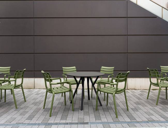 Стол пластиковый Max Table Ø90 черный Ø900х740 мм Стол пластиковый Max Table Ø90 черный Ø900х740 мм