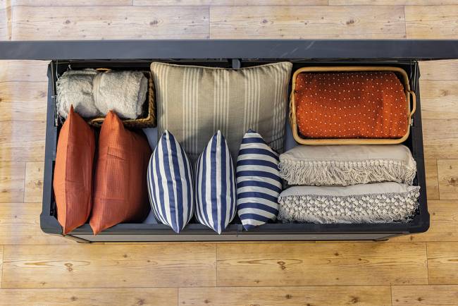 Сундук Кортина (Cortina box 570L) 570л, графит Сундук Кортина (Cortina box 570L) 570л, графит